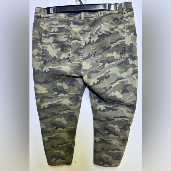 Woman’s George army capri - Picture 2 of 2